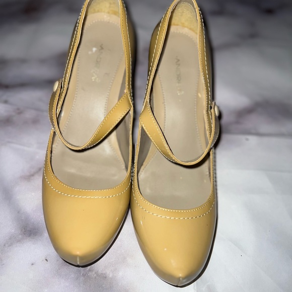 Andrea woman’s patent Mary Jane styled leather heels - Picture 2 of 14